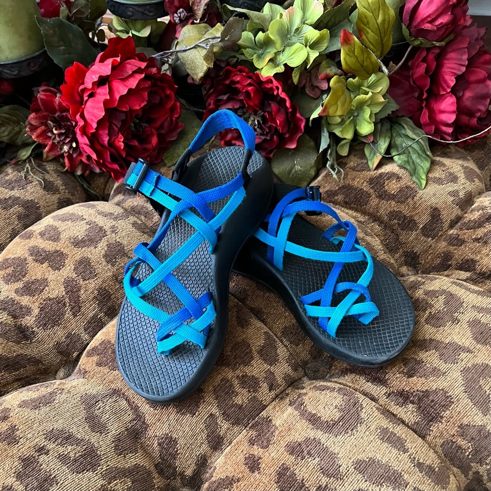 Chaco Blue & Turquoise Womens size 7